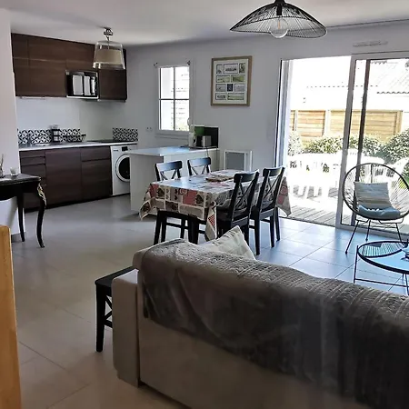 Holiday home Maison Sous Les Pins Pour 4/5 Personnes, Proche, Parking Privatif - Fr-1-357-262